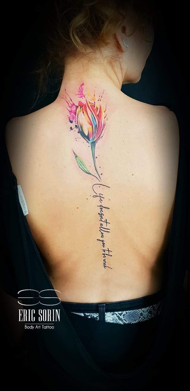 Tatuaj flori spate